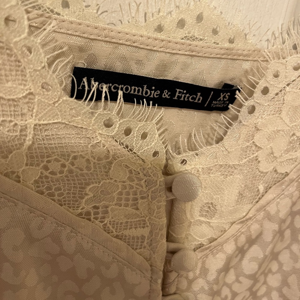 Abercrombie & Fitch Top✨ - Picture 4 of 8